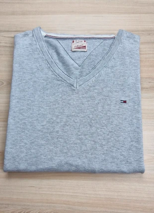 Pull Tommy Hilfiger gris col V taille L, marque: Tommy Hilfiger, état: Très bon état, taille: L, 17,00 €, 18,55 € Protection acheteurs incluse