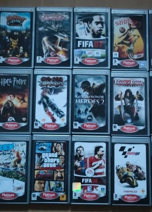 Lot de 16 jeux PSP Platinum, condizioni: Buone, €49.30, €52.47 include la Protezione acquisti