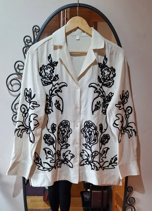 Camisa vintage con bordado en relieve blanco y negro, marca: Vintage Dressing, estado: Muy bueno, tamaño: L / 40 / 12, 15,00 €, 16,45 € Protección al comprador incluida