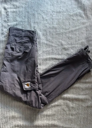 Cargo carhartt en très bon état taille 42 pantalon 27, marke: Carhartt, zustand: Sehr gut, größe: W32 | DE 48, 30,00 €, 32,20 € inklusive Vinted-Käuferschutz