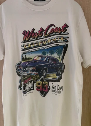 T shirt brandy Melville, marque: Brandy Melville, état: Très bon état, taille: Taille unique, 5,00 €, 5,95 € Protection acheteurs incluse