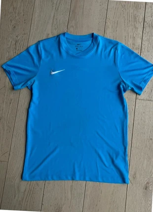 t-shirt nike de sport, marca: Nike, estado: Muito bom, tamanho: M, €10.00, €11.20 inclui Proteção do Comprador