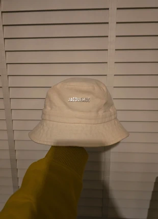 Jacquemus bucket hoed, merk: Jacquemus, staat: Heel goed, maat: 56, € 55,00, € 58,45 inclusief Kopersbescherming