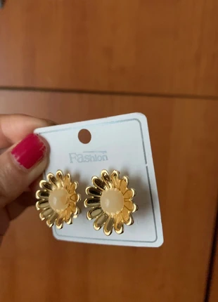 Boucle d'oreille clips vintage florale d'or, brand: Vintage Love, condition: Very good, €6.50, €7.53 includes Buyer Protection