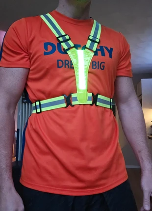 Hardloop harnas/vest verlicht en oplaadbaar, marca: NoName, estado: Novo com etiquetas, €12.49, €13.81 inclui Proteção do Comprador