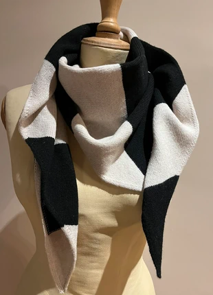 Écharpe #Vanessa Bruno, marque: Vanessa Bruno, état: Très bon état, 49,00 €, 52,15 € Protection acheteurs incluse