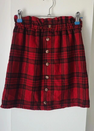 Falda corta de cuadros rojos y negros con botones – estilo vintage casual, marque: Pull & Bear, état: Bon état, taille: S / 36 / 8, 5,00 €, 5,95 € Protection acheteurs incluse