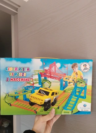 Cofanetto gioco pista macchine, brand: euronovità, condizioni: Nuovo con cartellino, taglia: 3 anni / 98 cm, €20.00, €21.70 include la Protezione acquisti
