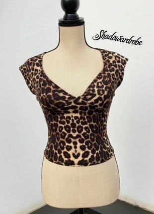 Top léopard col en V froncé manches courtes coupe ajustée Taille M Y2K/Vintage, marke: friperie, zustand: Sehr gut, größe: M / 38 / 10, 23,90 €, 25,80 € inklusive Vinted-Käuferschutz