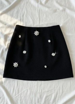 Mini-jupe noire ornée de strass et bijoux scintillants – style chic hivernal, brand: Chic choc, condition: Very good, size: M / 38 / 10, €30.00, €32.20 includes Buyer Protection