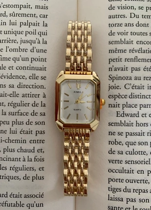 Montre à quartz pour femme blanche et dorée, merk: Quartz, staat: Nieuw met prijskaartje, maat: Universele maat, € 10,00, € 11,20 inclusief Kopersbescherming