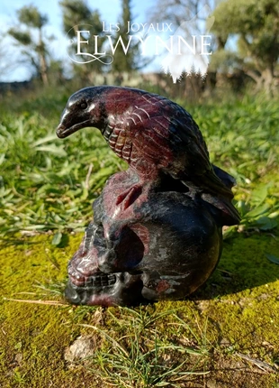 Sculpture corbeaux sur crâne en Grenat, marke: Les Joyaux d'Elwynne, zustand: Sehr gut, 145,00 €, 152,95 € beinhaltet Vinted-Käuferschutz Pro