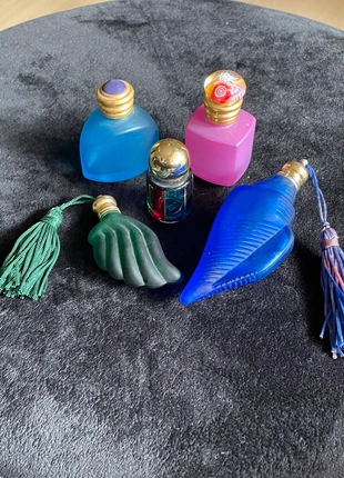 Lot de 5 miniatures parfums verre colorés vintage, marque: Vintage Chic, état: Bon état, 28,00 €, 30,10 € Protection acheteurs (Pro) incluse