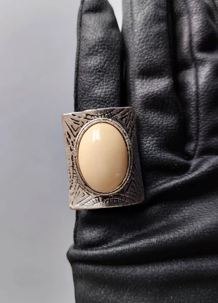 Anillo ancho con cabujón beige crema | Estilo étnico geométrico | Ajustable (desde 17 mm), marque: Boutique Madrid, état: Très bon état, taille: Ajustable, 9,90 €, 11,10 € Protection acheteurs incluse