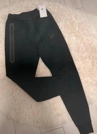 Jogging Nike tech noir Neuf ~Taille Xs~, brand: Nike, condizioni: Nuovo con cartellino, taglia: XS, €54.90, €58.35 include la Protezione acquisti