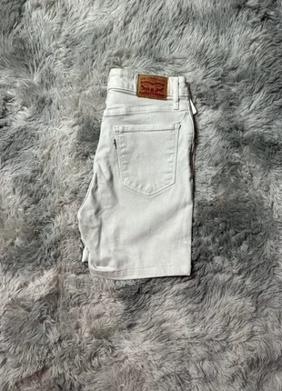 Short en Jean Levi's 721 High Rise Skinny Ankle Blanc W27 Femme/Women SH076, brand: Levi's, condizioni: Ottime, taglia: S / IT 40 / EU 36, €20.00, €21.70 include la Protezione acquisti Pro