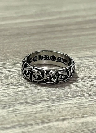 Anello argento con edera, brand: CHROME, condizioni: Nuovo senza cartellino, taglia: Regolabile, €10.00, €11.20 include la Protezione acquisti Pro