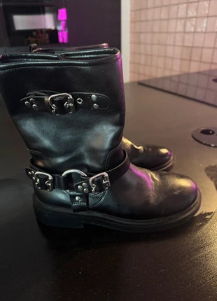 Zwarte bikerboots meisje, marque: Zara, état: Très bon état, taille: 36, 10,00 €, 11,20 € Protection acheteurs incluse