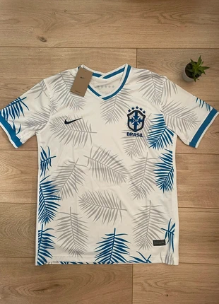 maillot de foot brésil concept, merk: Concept, staat: Nieuw met prijskaartje, maat: S, € 22,00, € 23,80 inclusief Kopersbescherming