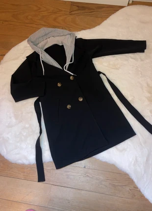 Trench noir prix ferme, marque: Boutique indépendante, état: Très bon état, taille: 6 ans / 116 cm, 10,00 €, 11,20 € Protection acheteurs incluse