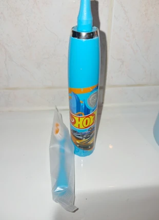 Brosse à dent éléctrique enfant Hot wheels avec une recharge, marque: Hot Wheels, état: Très bon état, 3,00 €, 3,85 € Protection acheteurs incluse