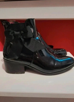 Bottines noires avec petits noeuds sur les côtés femme, marque: ERYNN, état: Satisfaisant, taille: 37, 5,00 €, 5,95 € Protection acheteurs incluse