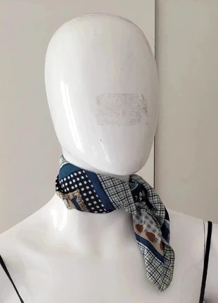 Bellissimo foulard leggero Spring Flowers 💖, marque: NO LABEL, état: Très bon état, 3,97 €, 4,87 € Protection acheteurs incluse