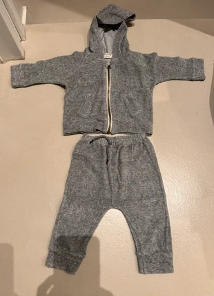 Ensemble jogging gris chiné, 6 mois, brand: 1+ in the family, condizioni: Ottime, taglia: 3-6 mesi / 62 cm, €10.00, €11.20 include la Protezione acquisti