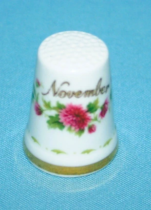 Royal Albert " Flower of the Month " Thimble - November, merk: ROYAL ALBERT, staat: Heel goed, € 6,00, € 7,00 inclusief Kopersbescherming Pro