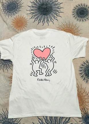 T-shirt Keith Haring blanc Cœur rose & silhouettes Taille L, marke: Coton, zustand: Neu, größe: L, 14,99 €, 16,44 € inklusive Vinted-Käuferschutz