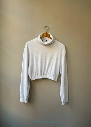 Pull crop col roulé Bershka blanc côtelé M – Très bon état, brand: Bershka, condizioni: Ottime, taglia: M / IT 42 / EU 38, €8.00, €9.10 include la Protezione acquisti