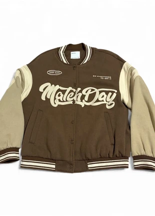 Varsity jacket, marque: Bershka, état: Neuf sans étiquette, taille: M / 38 / 10, 10,00 €, 11,20 € Protection acheteurs incluse