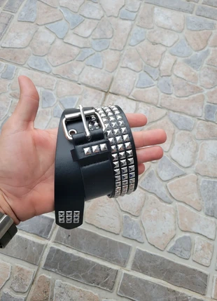 Ceinture y2k clouté noir 110cm Très bon état, brand: Vintage Dressing, condition: Very good, size: 44 in | 110 cm, €10.00, €11.20 includes Buyer Protection