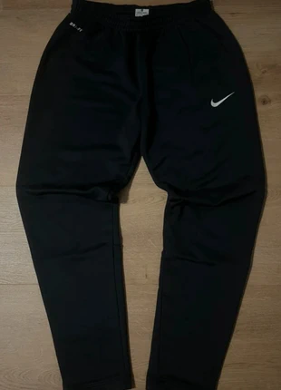 Nike Jogging, marque: Nike, état: Très bon état, taille: M, 23,50 €, 25,38 € Protection acheteurs incluse