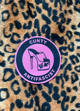 patch cunty antifa rose, marque: DIY, état: Très bon état, 4,00 €, 4,90 € Protection acheteurs incluse