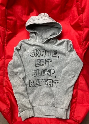 Sweat capuche|14ans|gris| skate, état: Bon état, taille: 14 ans / 164 cm, 3,00 €, 3,85 € Protection acheteurs incluse