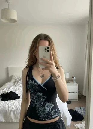 top noir cache-cœur à imprimé floral style y2k #032, marque: Cyber Flower, état: Très bon état, taille: M / 38 / 10, 25,99 €, 27,99 € Protection acheteurs incluse