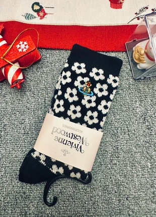 Vivienne Westwood – Chaussettes noires à fleurs blanches (logo brodé coloré), merk: Vivienne Westwood, staat: Heel goed, maat: Universeel, € 12,00, € 13,30 inclusief Kopersbescherming Pro