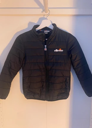 Doudoune ellesse, marke: Ellesse, zustand: Sehr gut, größe: 8 Jahre / 128, 12,00 €, 13,30 € inklusive Vinted-Käuferschutz
