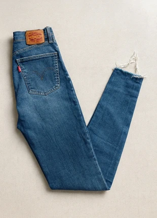 Jean Levi’s Mile High Super Skinny W28 L30 Taille Haute Denim Bleu Effiloché Bas 006, marque: Levi's, état: Très bon état, taille: S / 36 / 8, 25,00 €, 26,95 € Protection acheteurs incluse