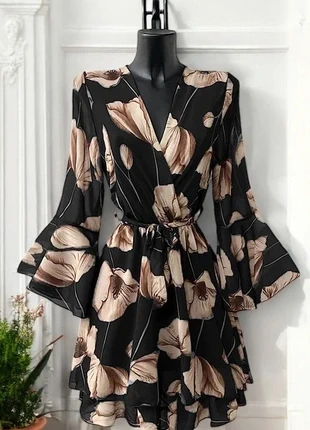 Robe courte noire taille M, marque: Boutique Parisienne, état: Très bon état, taille: M / 38 / 10, 31,00 €, 33,25 € Protection acheteurs (Pro) incluse