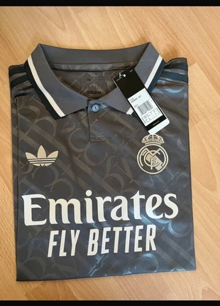 maillot réal 2024-2025, merk: Concept, staat: Nieuw met prijskaartje, maat: M, € 17,00, € 18,55 inclusief Kopersbescherming