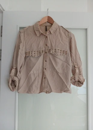 Camisa tierra de estilo safari o militar con tachuelas, marque: Stradivarius, état: Très bon état, taille: S / 36 / 8, 15,00 €, 16,45 € Protection acheteurs incluse