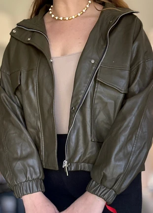 Veste effet cuir kaki – coupe oversize., marca: Mango, estado: Muy bueno, tamaño: L / 40 / 12, 22,00 €, 23,80 € Protección al comprador incluida