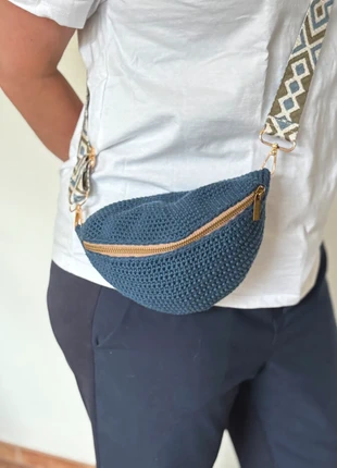 Blauwe tas met schouderband, merk: Handmade, staat: Nieuw zonder prijskaartje, € 20,00, € 21,70 inclusief Kopersbescherming