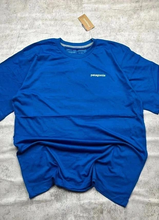 Patagonia Logo Tee - Intense Blue Edition, marca: Patagonia, estado: Novo com etiquetas, tamanho: L, €26.95, €29.00 inclui Proteção do Comprador