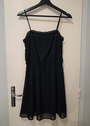 Robe noir H&M 38, marque: H&M, état: Très bon état, taille: M / 38 / 10, 5,00 €, 5,95 € Protection acheteurs incluse