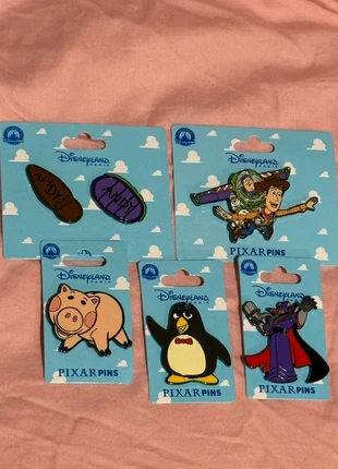 lot de 6 pins toy story novembre 2025, brand: Disneyland Paris, condizioni: Nuovo con cartellino, €55.00, €58.45 include la Protezione acquisti
