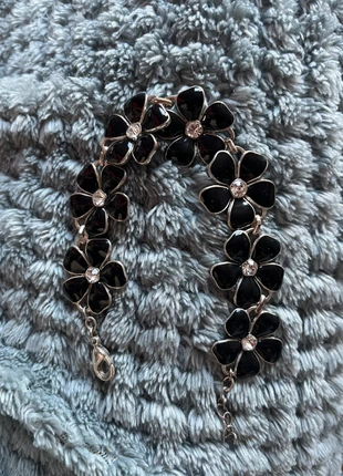 Bracelet vintage à fleurs noir, marque: Vintage Dressing, état: Très bon état, 10,00 €, 11,20 € Protection acheteurs incluse