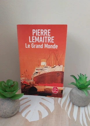 Roman poche "Le grand monde" de Pierre Lemaître, staat: Heel goed, € 3,50, € 4,38 inclusief Kopersbescherming